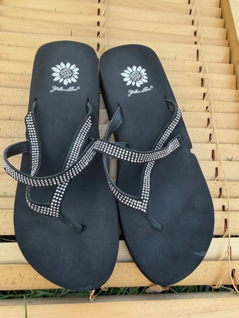 Women Used Shoes Black Rhinestone Strap Flip Flop Sandals - Picture 4 of 7